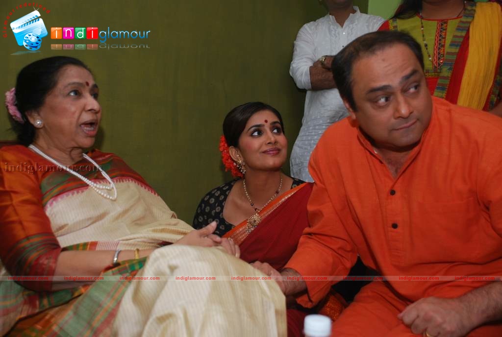 Asha Bhosle and Prateik Babbar at book launch on Smita Patil Event hd photo